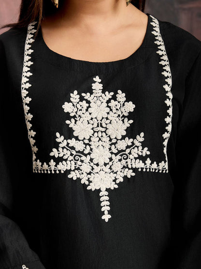 Floral Embroidered Flared Sleeves Round Neck Straight Kurta With Trousers